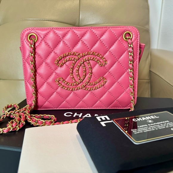 CHANEL▪️Quilted Calfskin Chain CC Small Accordion Tote Gold Hardware - Picture 2 of 15